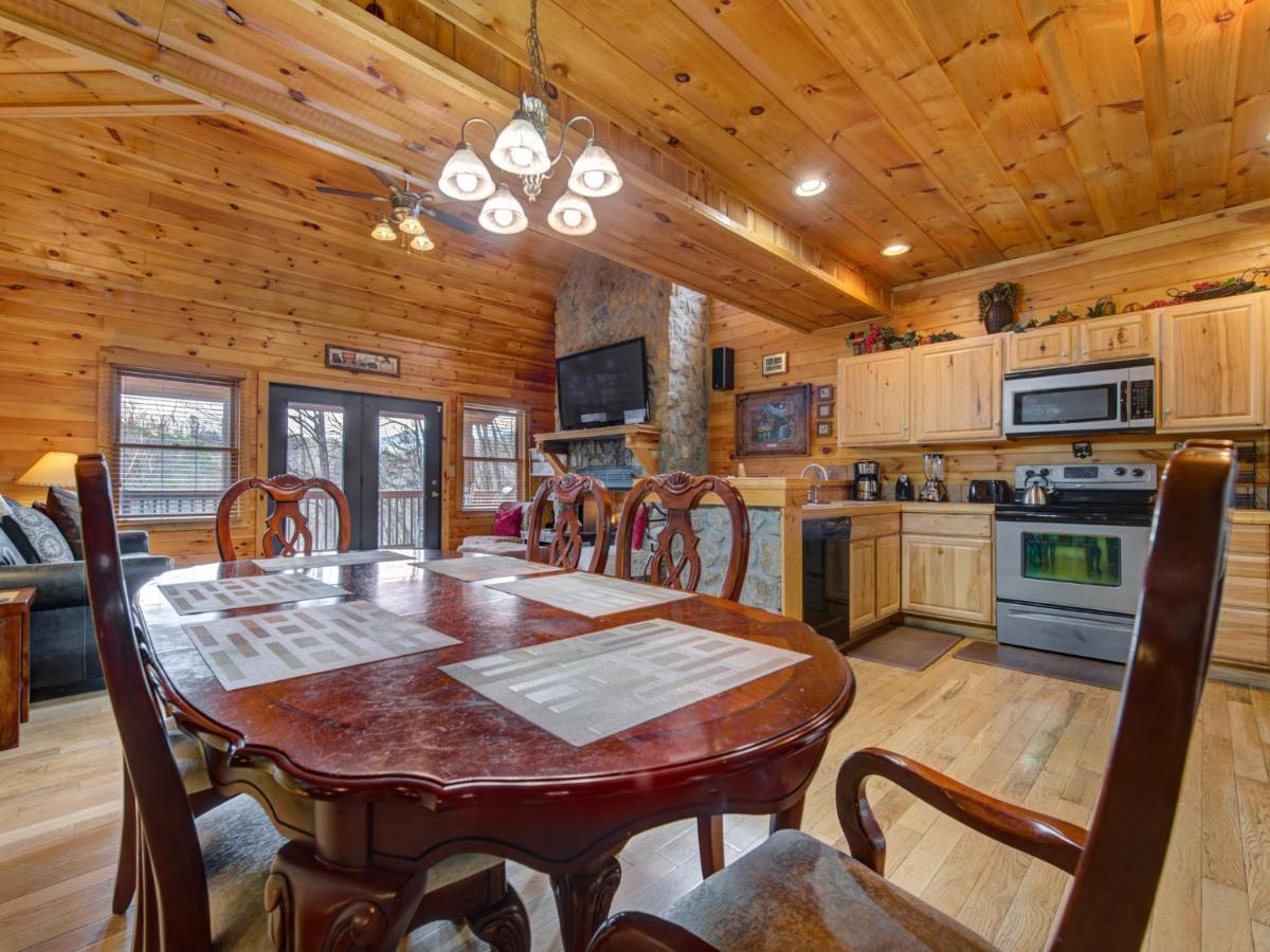 Splashing Sunrise, 2 Bedrooms, Private Pool, Arcade, Hot Tub, Sleeps 6 Pigeon Forge Luaran gambar