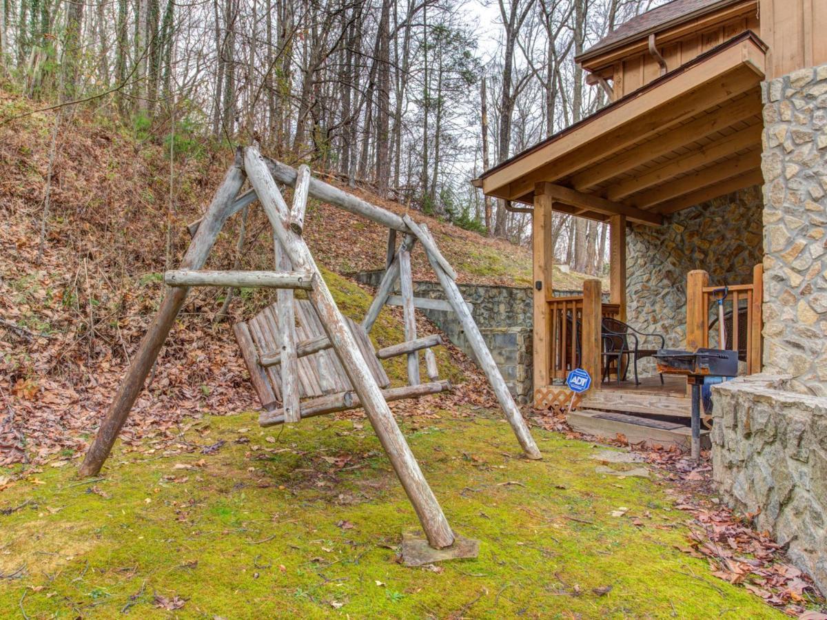 Splashing Sunrise, 2 Bedrooms, Private Pool, Arcade, Hot Tub, Sleeps 6 Pigeon Forge Luaran gambar