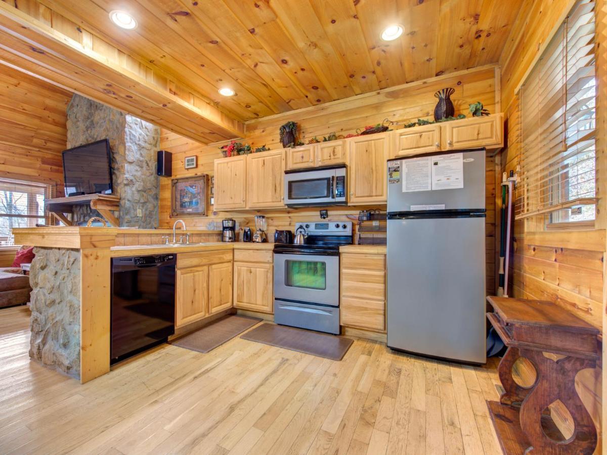 Splashing Sunrise, 2 Bedrooms, Private Pool, Arcade, Hot Tub, Sleeps 6 Pigeon Forge Luaran gambar