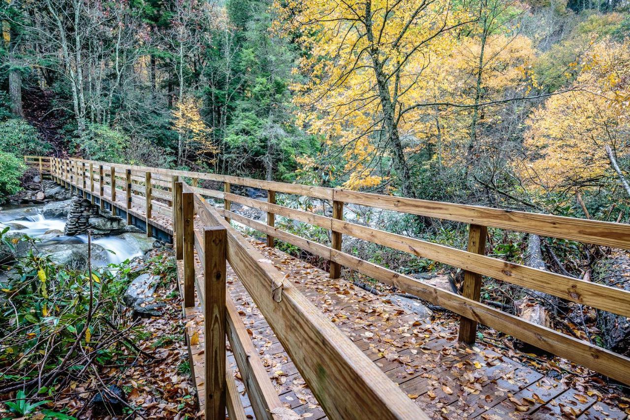 Splashing Sunrise, 2 Bedrooms, Private Pool, Arcade, Hot Tub, Sleeps 6 Pigeon Forge Luaran gambar
