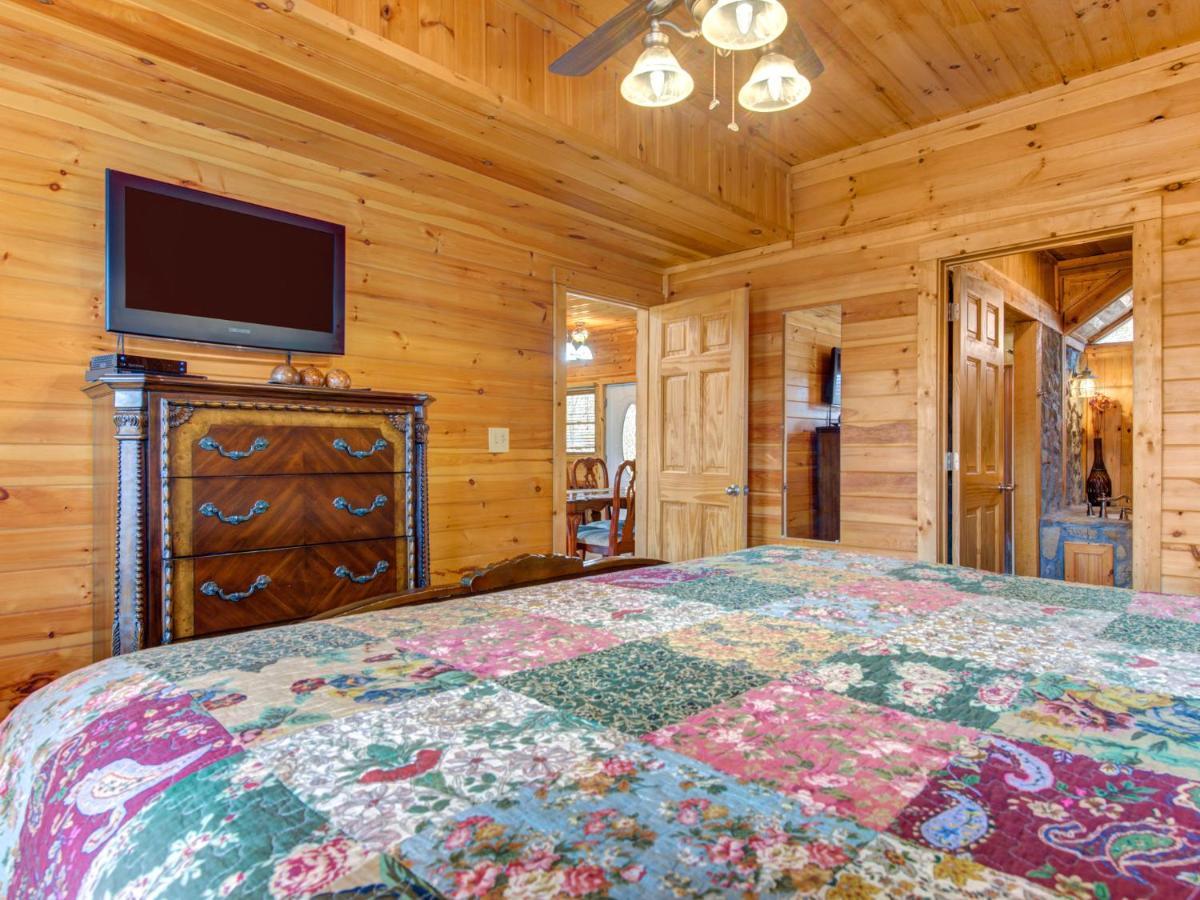 Splashing Sunrise, 2 Bedrooms, Private Pool, Arcade, Hot Tub, Sleeps 6 Pigeon Forge Luaran gambar